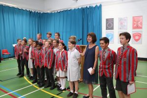 Leaving Year 6 class pose for photo with their teacher on last day