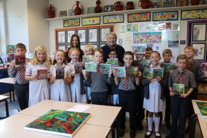 Ghyll Royd children pose with artist Ian Middleton